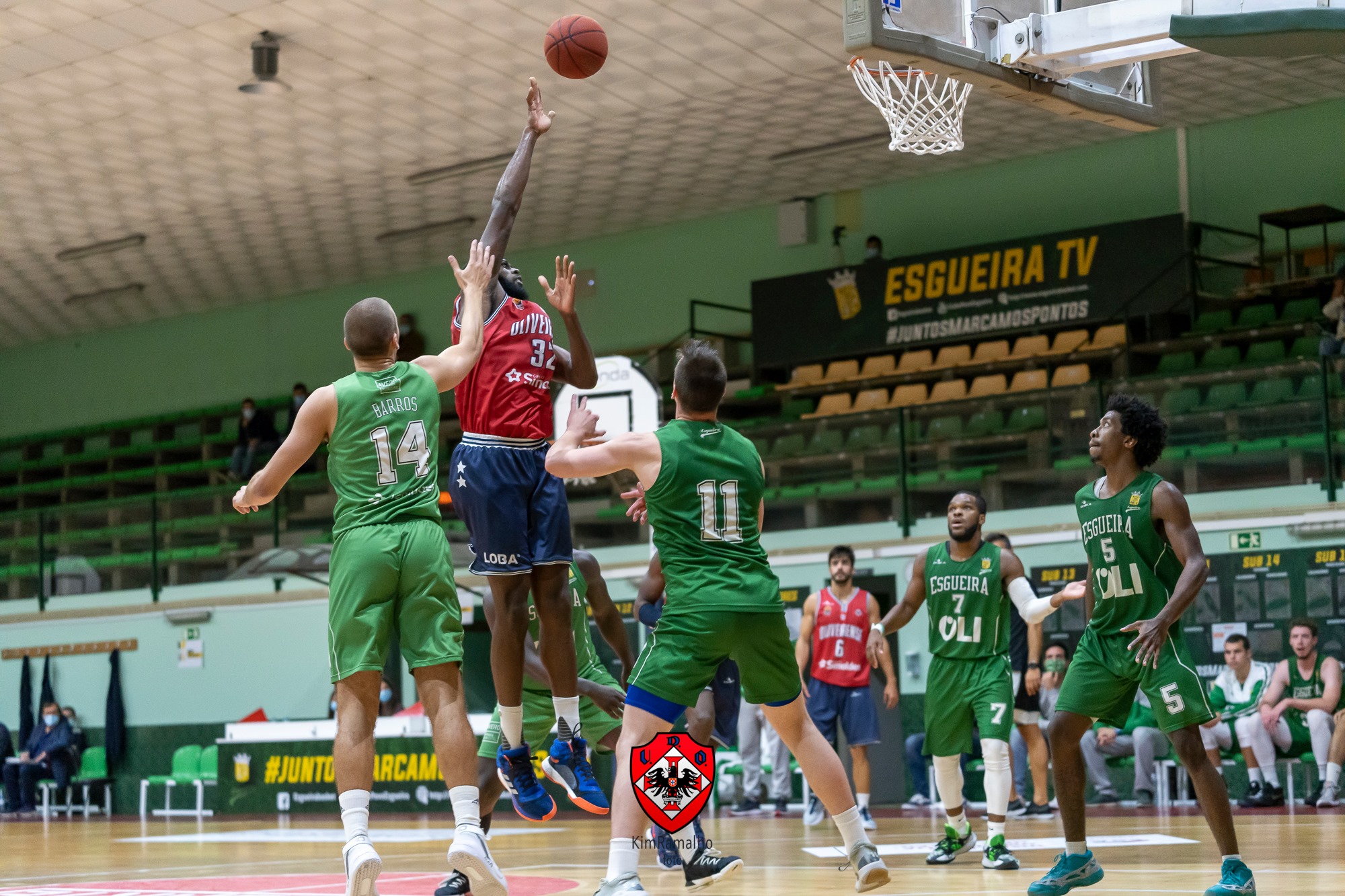 120765974_3377516775659470_4217322543489070639_o - Oliveirense Basquetebol